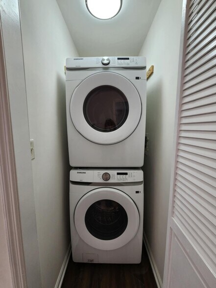 Building Photo - 3713 Bergen Tpke