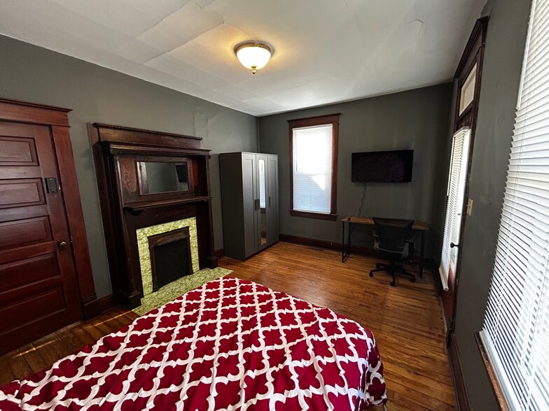 Building Photo - 724 N Columbus St