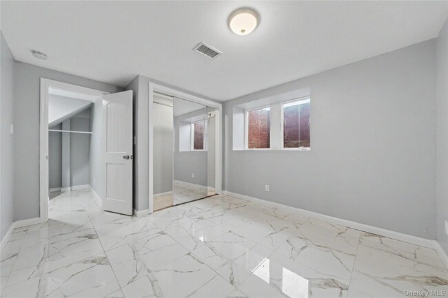 Building Photo - 635 E Lincoln Ave