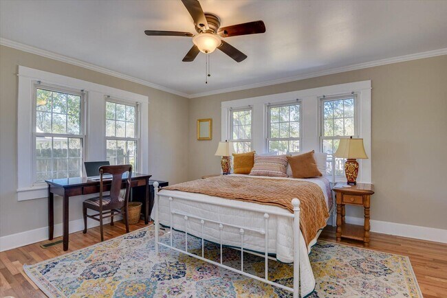 Building Photo - 126 Horry St SE