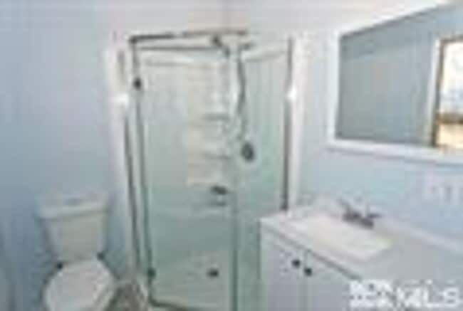 Building Photo - Beautiful, spacious single-family home