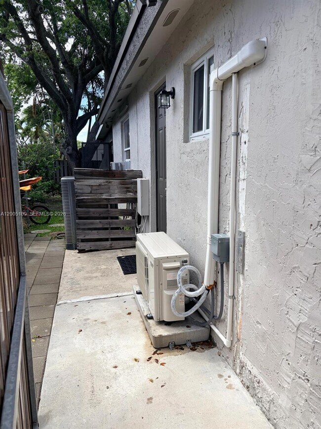 Building Photo - 5225 SW 116th Ave