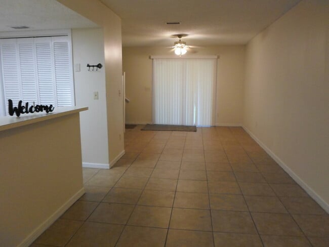 Building Photo - 3/2 townhome - Westside