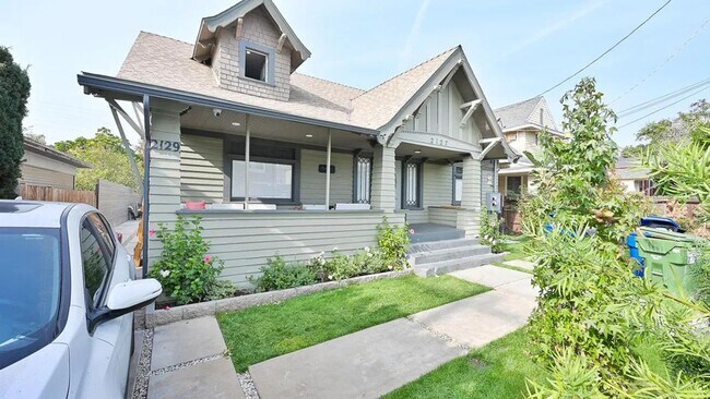 Primary Photo - 2127-2129 Portland Street