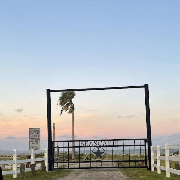 Building Photo - 4518 N Heron Dr