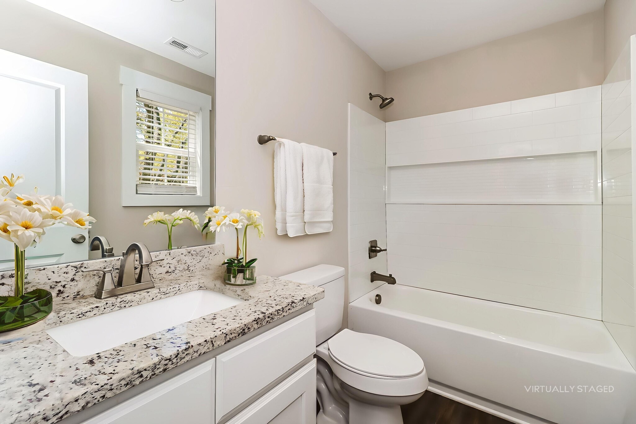 Building Photo - 1016 N Oakwood St