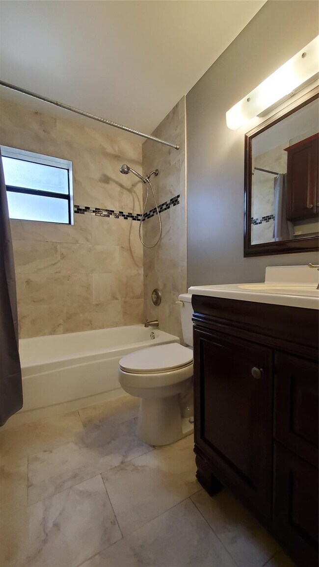 Building Photo - 3831 Cocoplum Cir