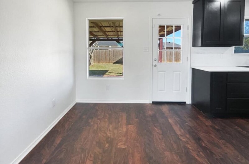 Building Photo - 1302 Lynnwood Dr