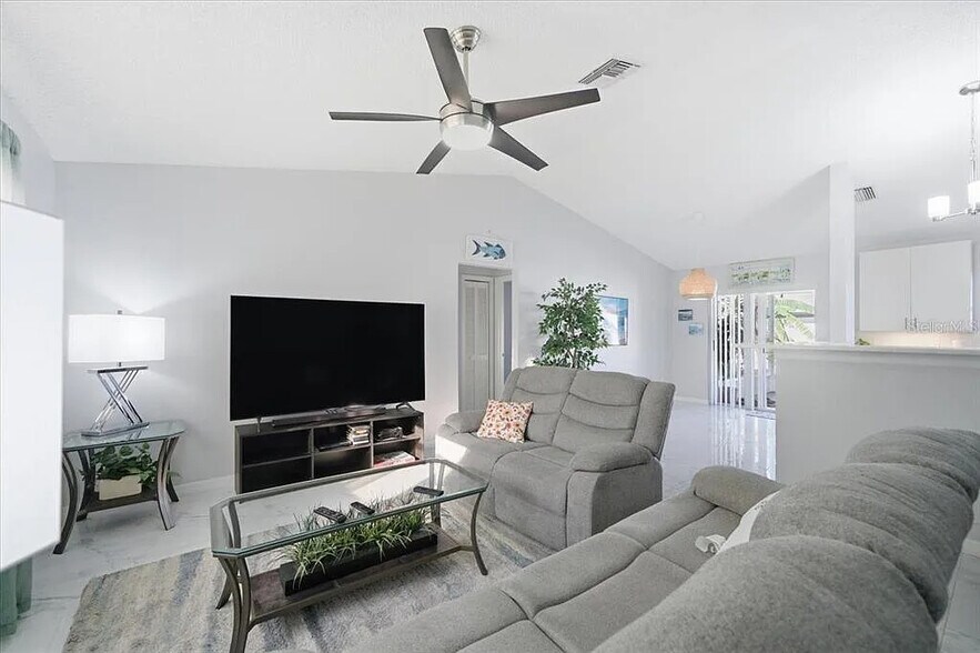 Building Photo - 7330 Ashmore Dr