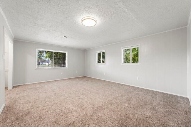 Building Photo - 21806 Falvel Rd