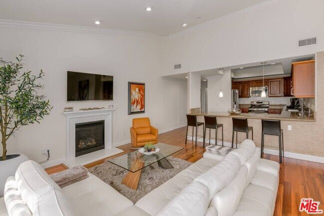 Building Photo - 10617 Eastborne Ave