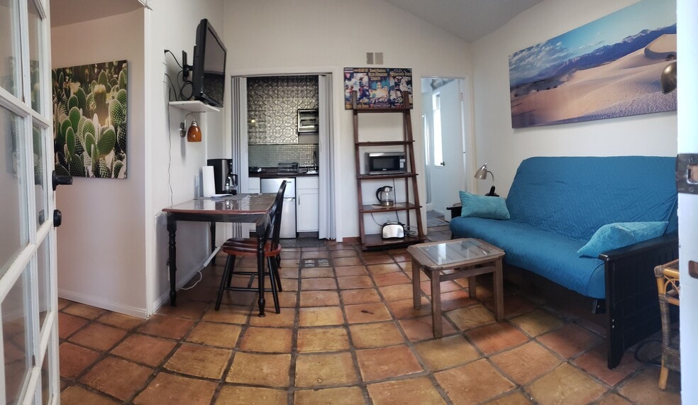 livimgroom - 682 Carlo Dr