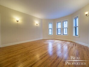 Building Photo - 0 bedroom in CHICAGO IL 60613