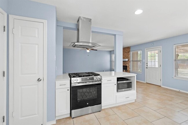 Building Photo - 4015 Iriona Bend