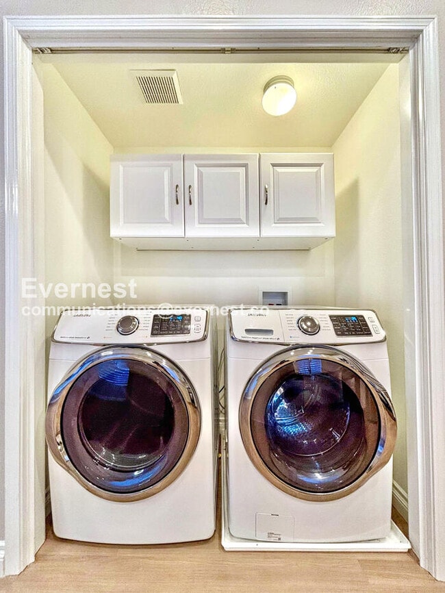 Building Photo - 9 Vía Espiritu