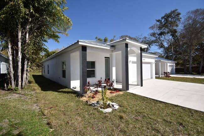 Building Photo - 780 8th Ave NE