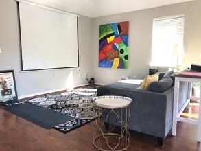 Building Photo - 1104 Blueridge Dr