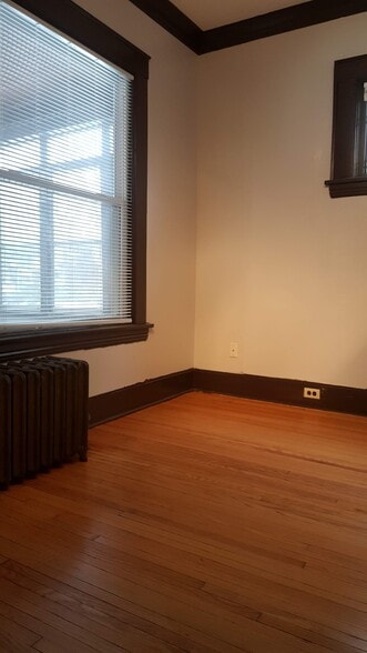 front bedroom - 3300 1st Ave S
