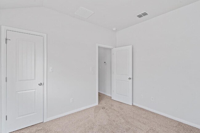 Building Photo - 607 Stampede Rd