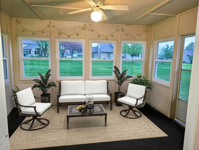 Building Photo - 2907 Greenbriar Dr