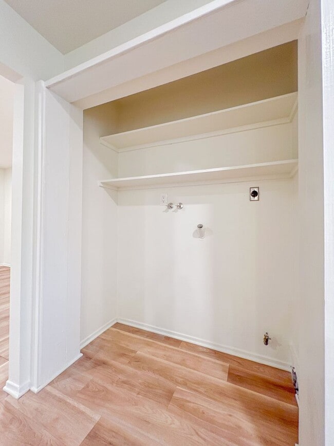 Building Photo - DELL