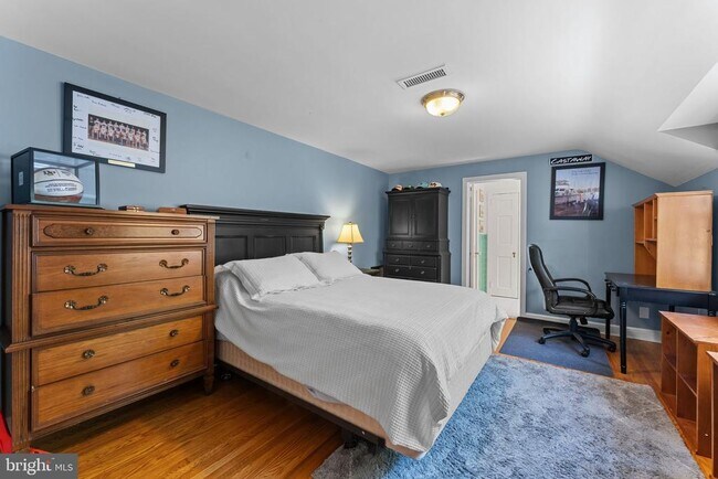 Building Photo - 507 Meadowbrook Cir