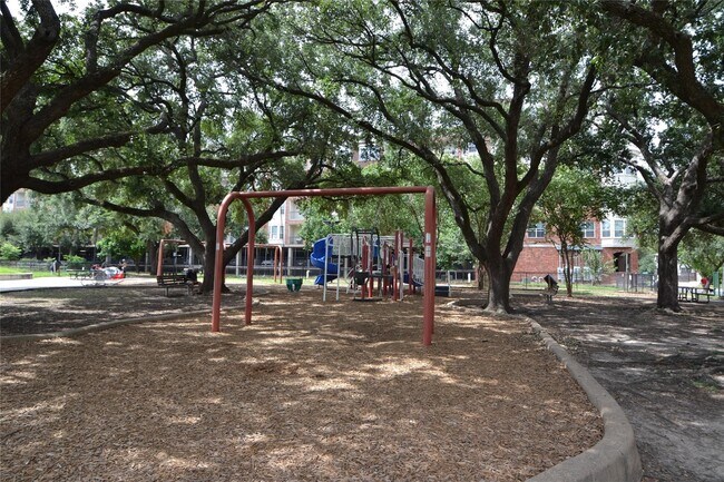 Building Photo - 1635 Castle Ct