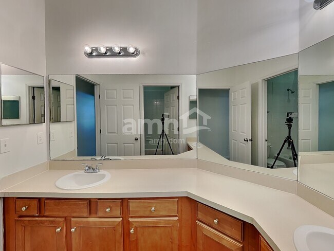 Building Photo - 9140 Prosperity Lake Dr