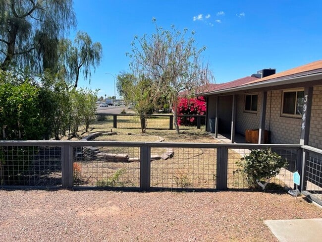 Building Photo - 3944 W Bethany Home Rd