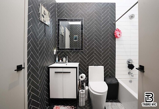 Building Photo - Putnam Avenue