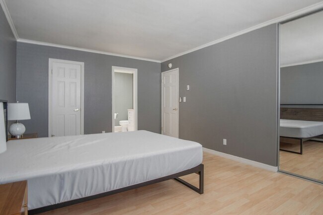 Building Photo - Renovated three-bedroom, three-bath 2-stor...
