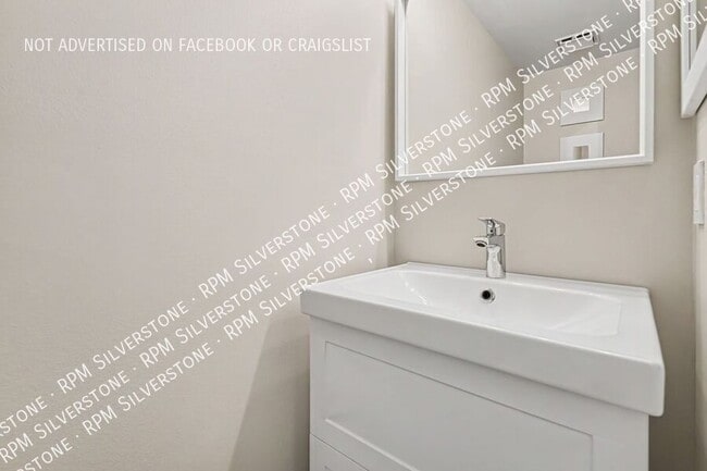 Building Photo - 452 Farmridge Ct