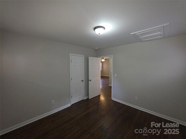 Building Photo - 3136 Creighton Dr