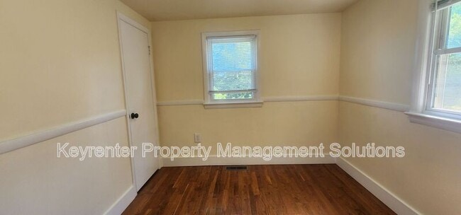 Building Photo - 813 Highland Ave