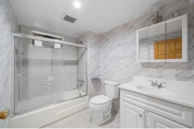 Building Photo - 93 Lord Ave