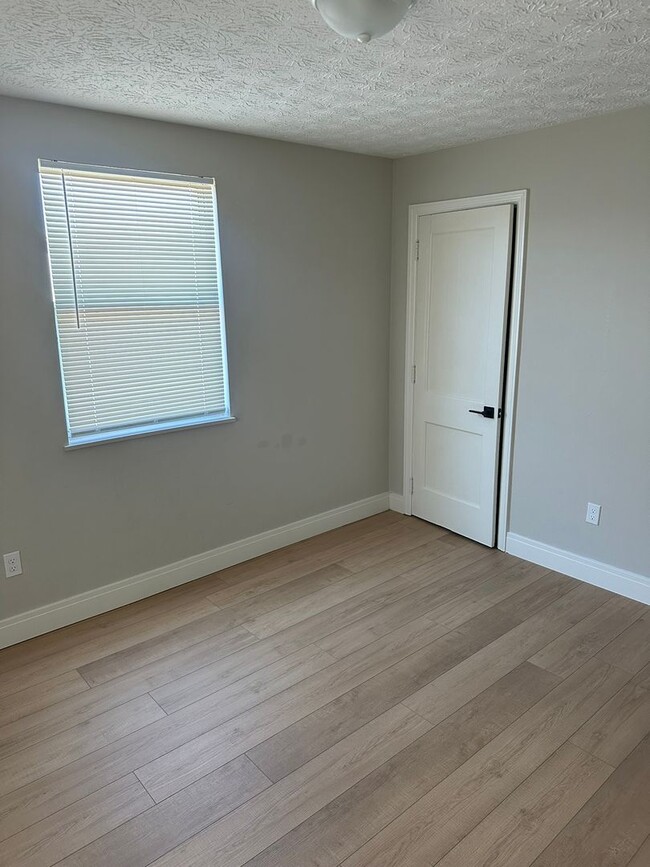 Building Photo - Move In Ready 2 Bedroom with Attached Gara...