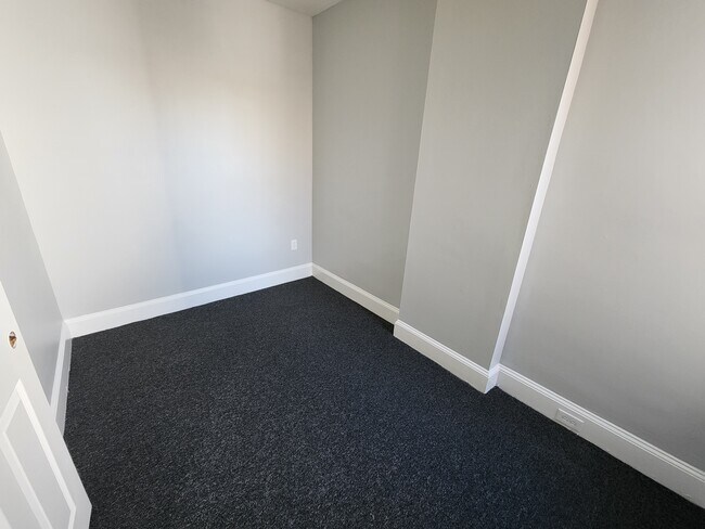 Building Photo - 19 S 45th St