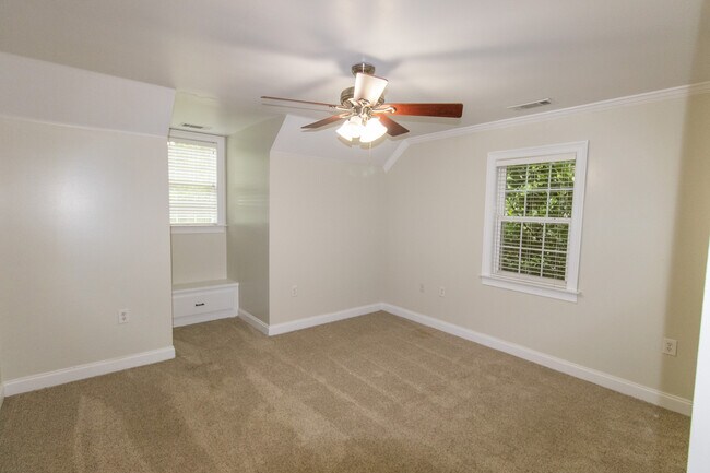 Building Photo - 906 Monarch Cir
