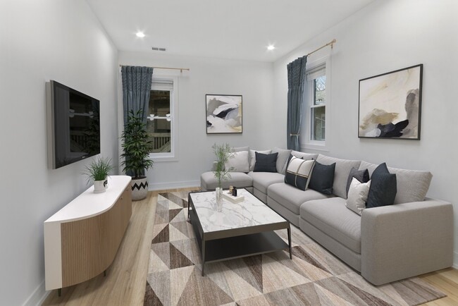 Building Photo - Renovated 2 bedroom in Lincoln Park - Now Leasing!