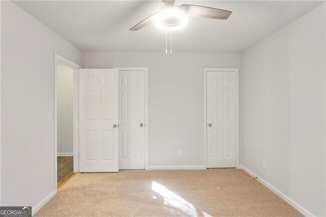 Building Photo - 2049 Manor Oak Ln