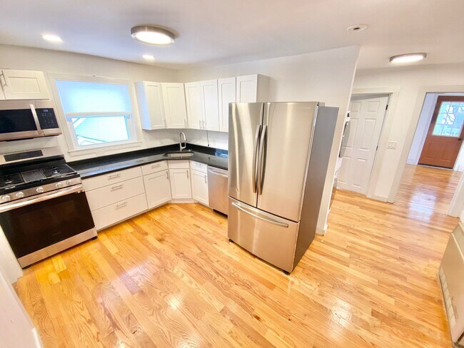 Building Photo - 69 Russell St