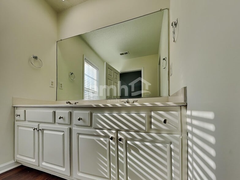 Building Photo - 110 Bristol View Cir