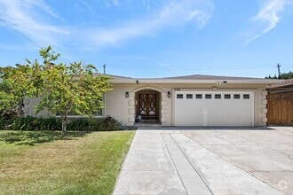 Building Photo - Beautiful home with Campbell schools