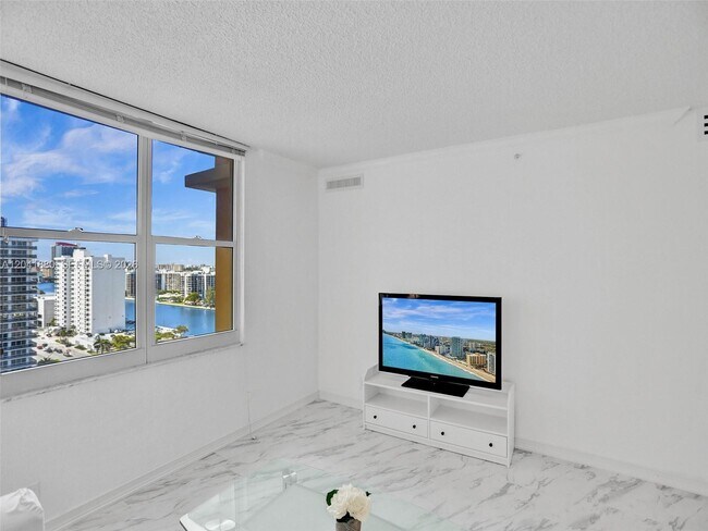 Building Photo - 2501 S Ocean Dr