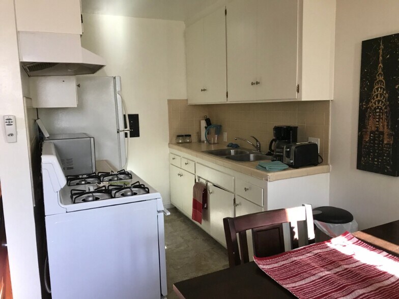 Building Photo - 4747 S Centinela Ave