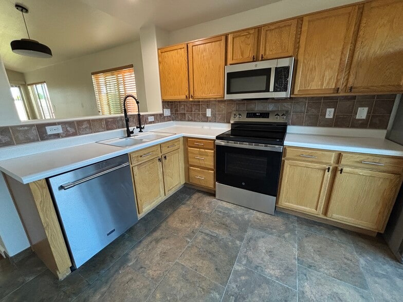 Building Photo - 15742 N 102nd St