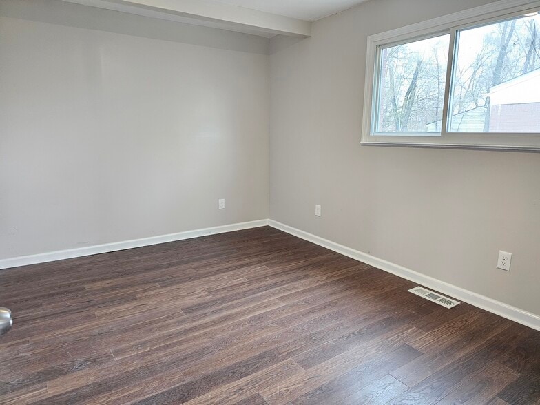 Building Photo - 696 Oswego Ave