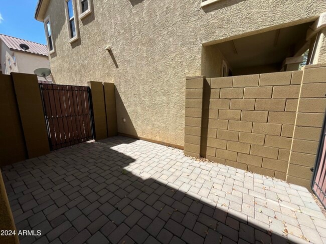 Building Photo - 1360 S Ponderosa Dr
