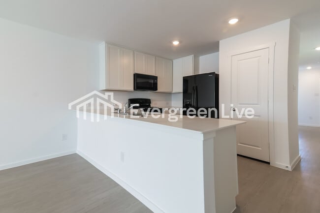 Building Photo - 832 Dressage Ln