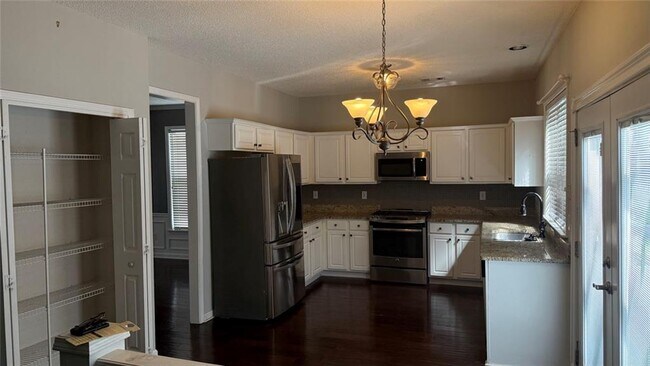 Building Photo - 2568 Alvecot Cir SE